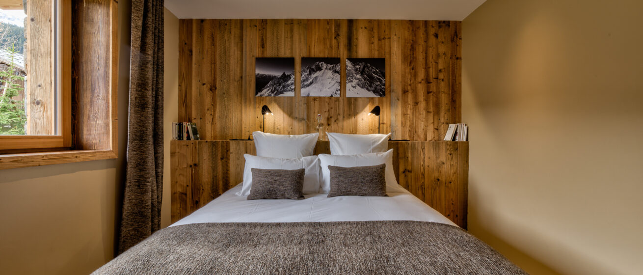Chalet Bergeronnette, Meribel - double bedroom with traditional chalet decor